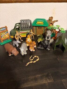 Animal Planet Grassland Patrol Play Set